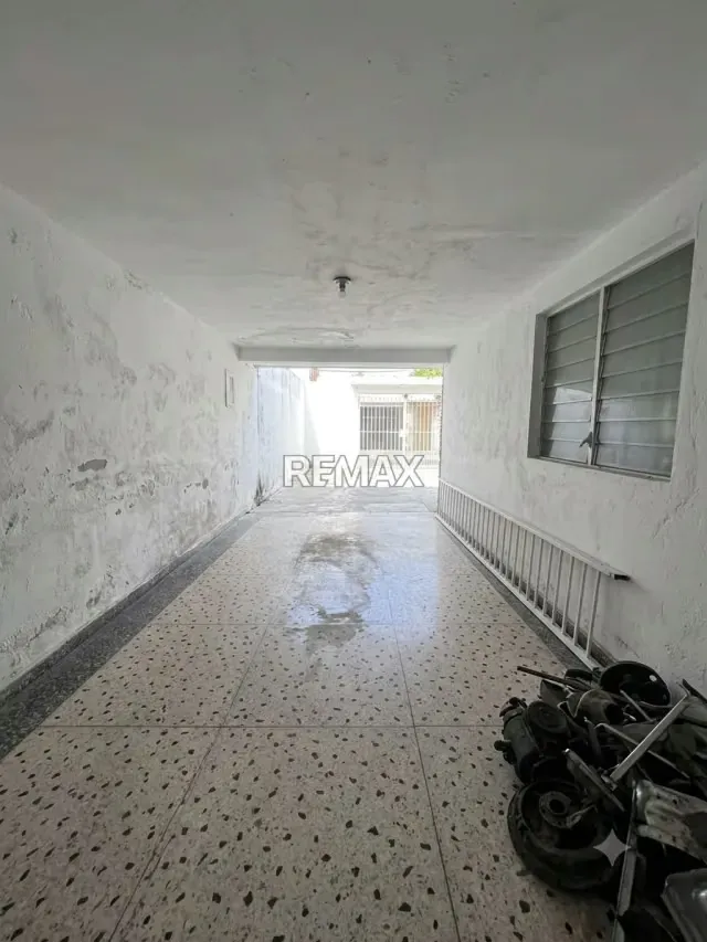 Casa Comercial para remodelar – Av. Principal La Cooperativa - 10