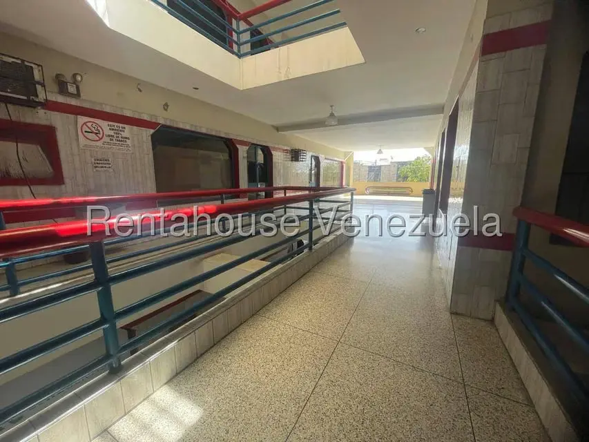 Edificio en Venta en Zona Oeste, Lara - 11