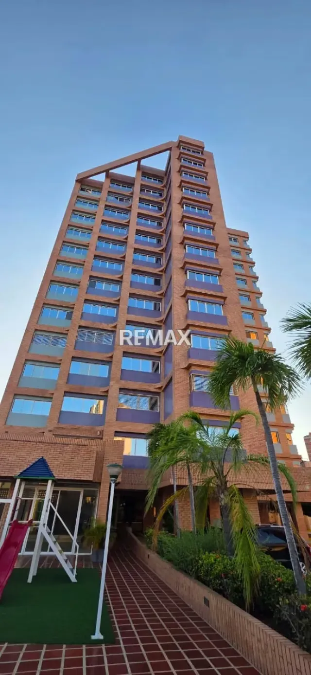 APARTAMENTO EN VENTA RESIDENCIAS CONDOR PLAZA AV EL MILAGRO MARACAIBO