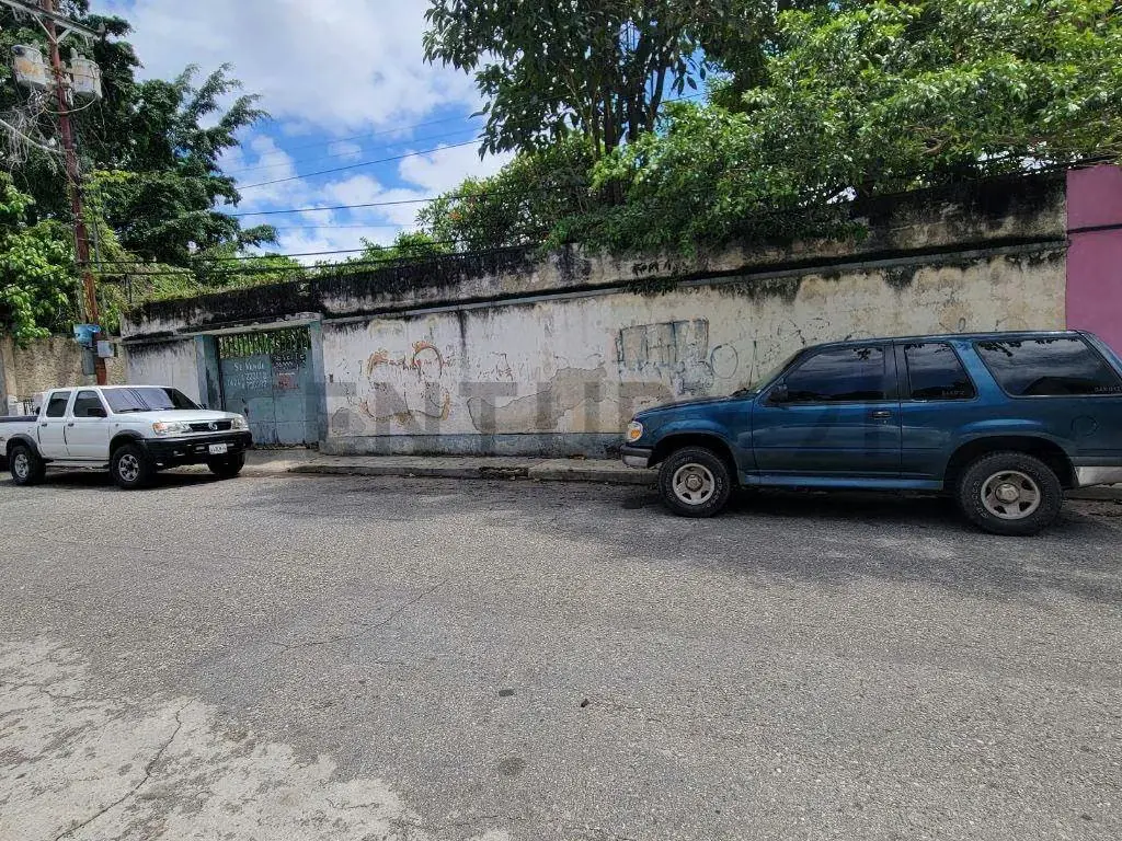 INVERSIONISTA Vendo casa antigua con terreno comercial - 2