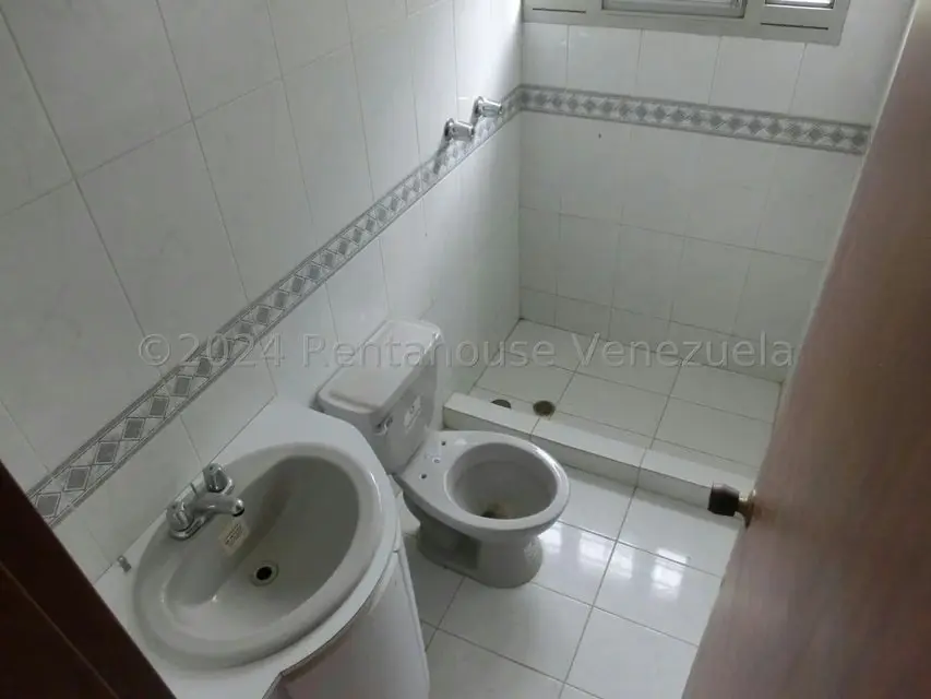 Casa (Multipes Niveles) en Venta en El Amarillo, Miranda - 12