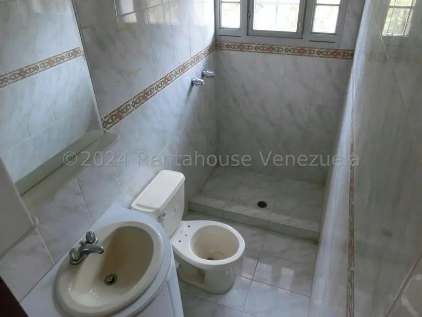 Casa (Multipes Niveles) en Venta en El Amarillo, Miranda - 18