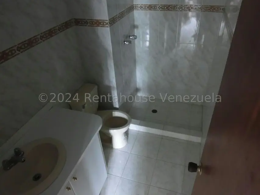 Casa (Multipes Niveles) en Venta en El Amarillo, Miranda - 8