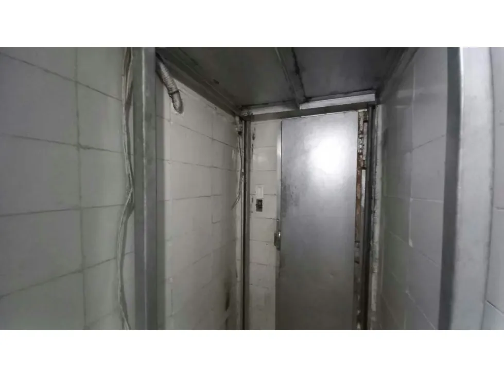 Se vende local comercial 70m2 Av. Lecuna 3135 - 11