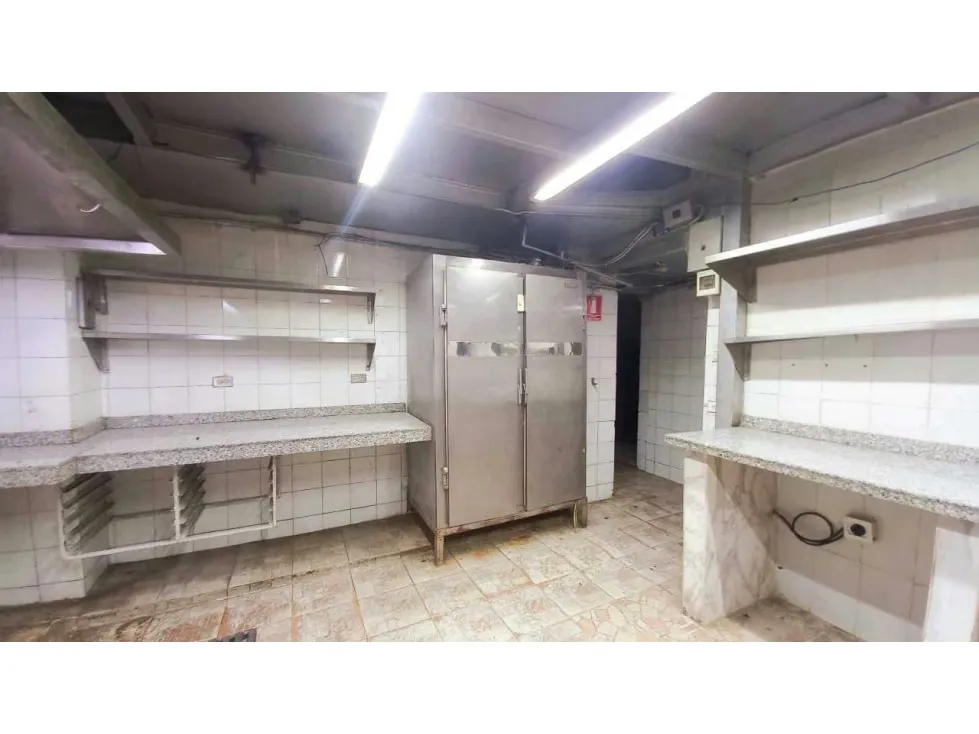 Se vende local comercial 70m2 Av. Lecuna 3135 - 15