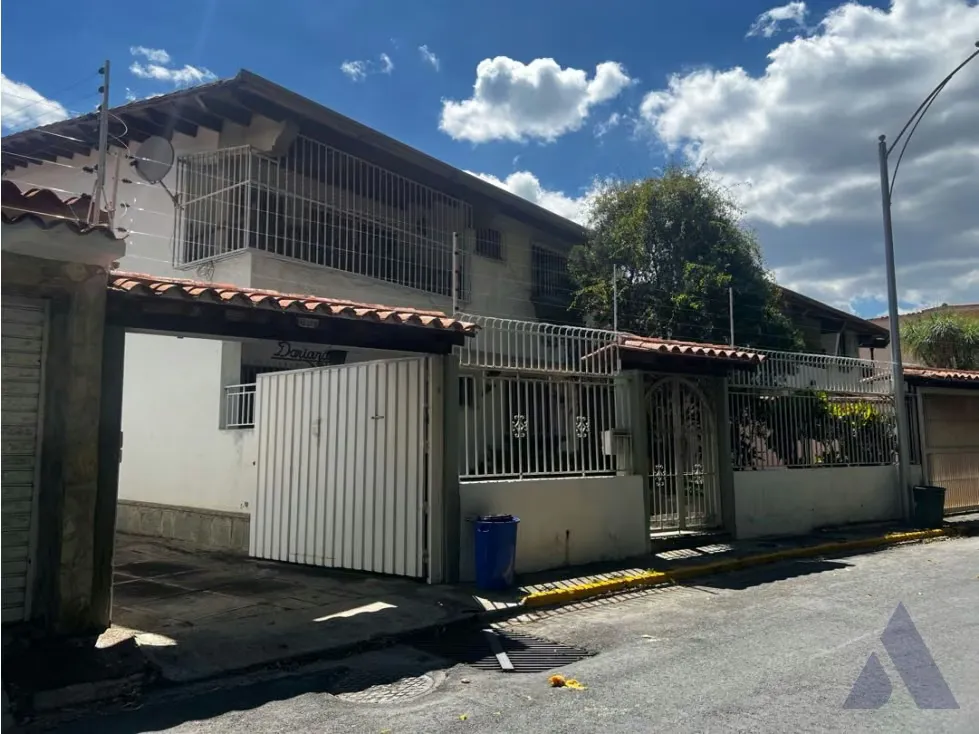 Alquilo casa 1.000m2 Colinas de Santa Monica 6909