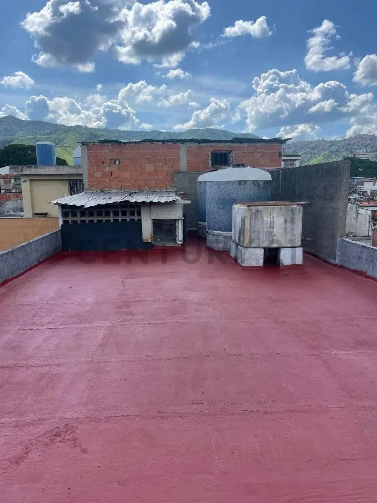En Alquiler: Edificio Comercial e Industrial en El Cementerio - 13
