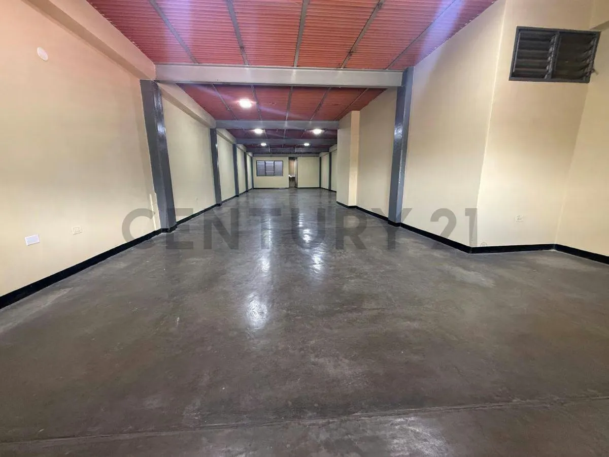 En Alquiler: Edificio Comercial e Industrial en El Cementerio - 6