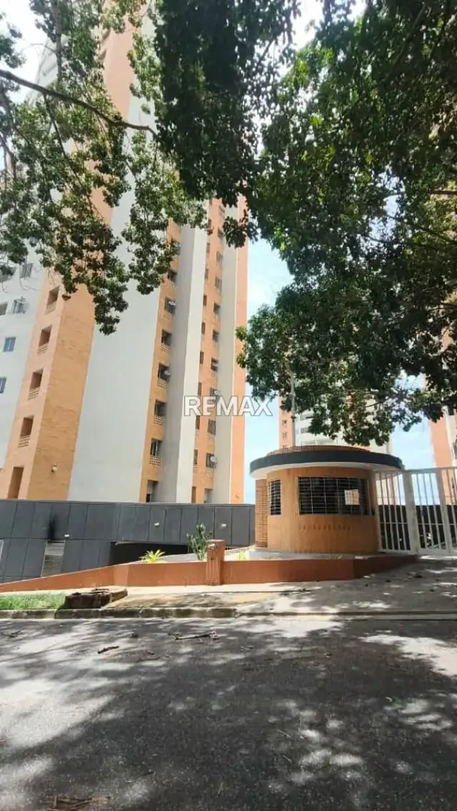 Alquiler de apartamento Moderno en el Parral con planta total
