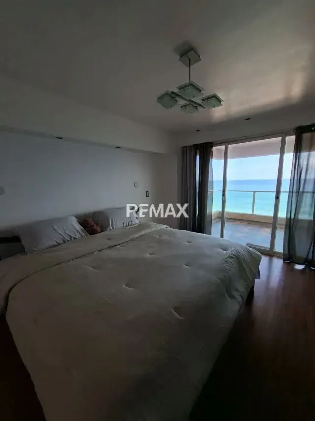 APARTAMENTO EN PLAYA MORENO CON VISTA Y SALIDA AL MAR - 13