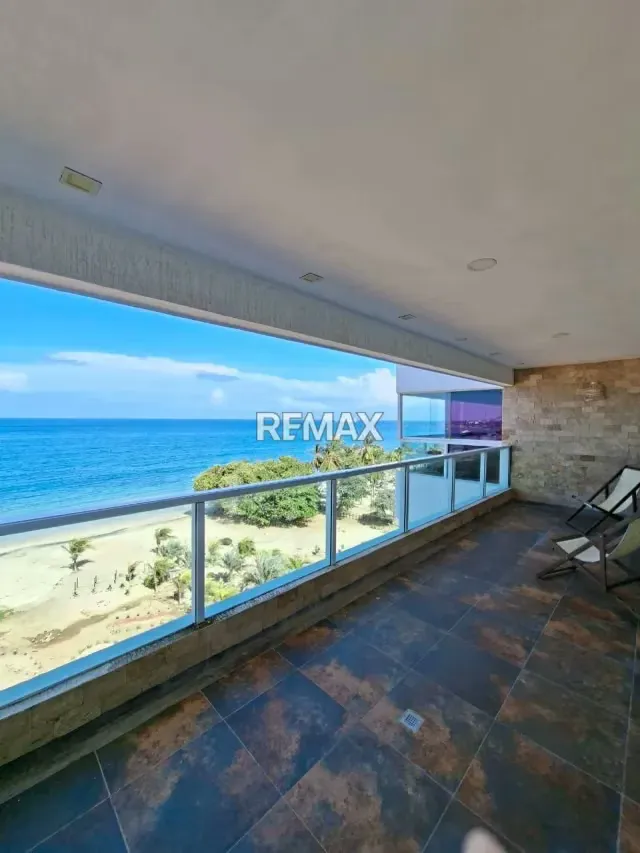 APARTAMENTO EN PLAYA MORENO CON VISTA Y SALIDA AL MAR - 2