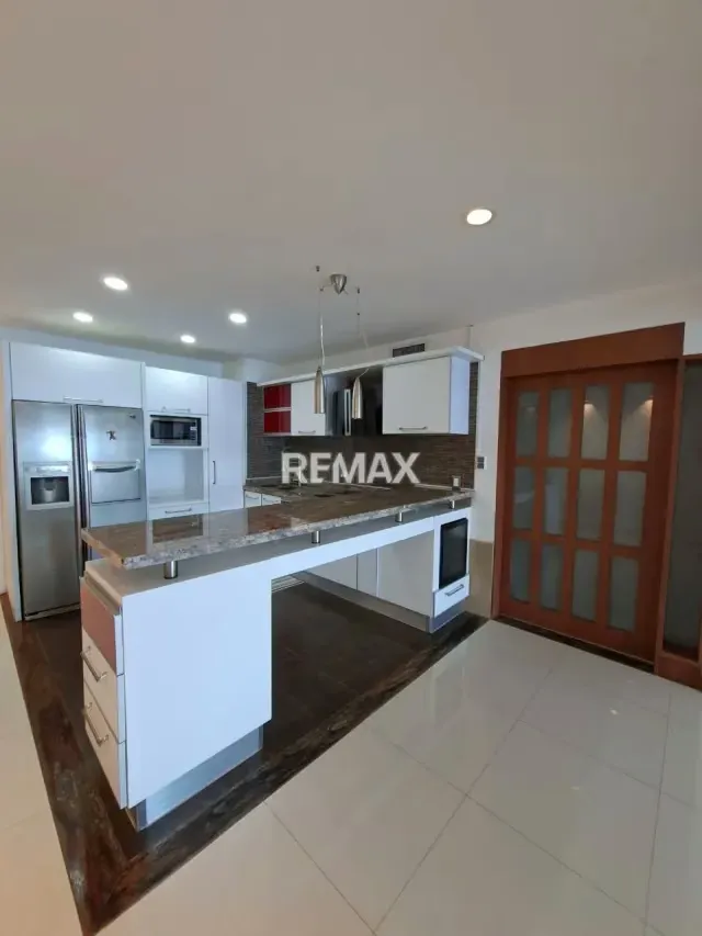 APARTAMENTO EN PLAYA MORENO CON VISTA Y SALIDA AL MAR - 9