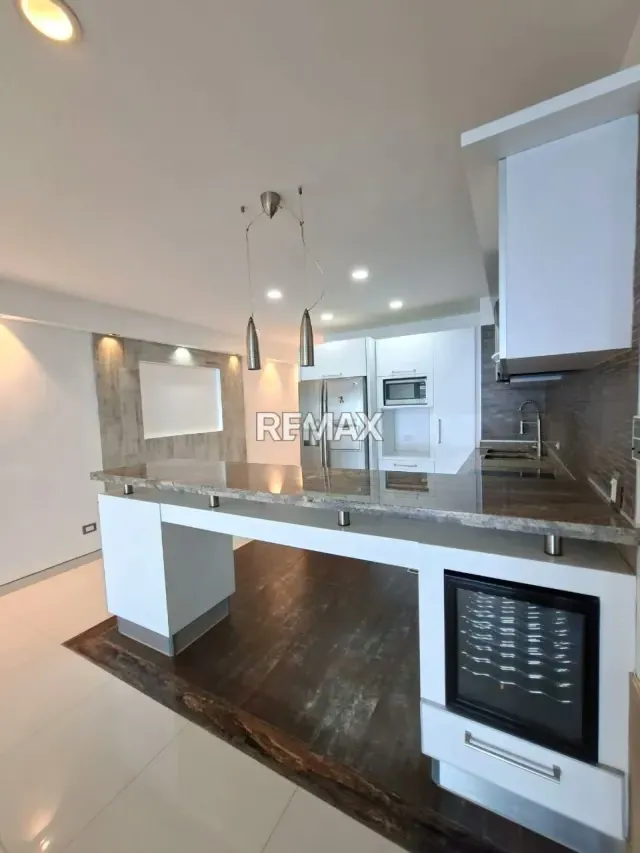 APARTAMENTO EN PLAYA MORENO CON VISTA Y SALIDA AL MAR - 10