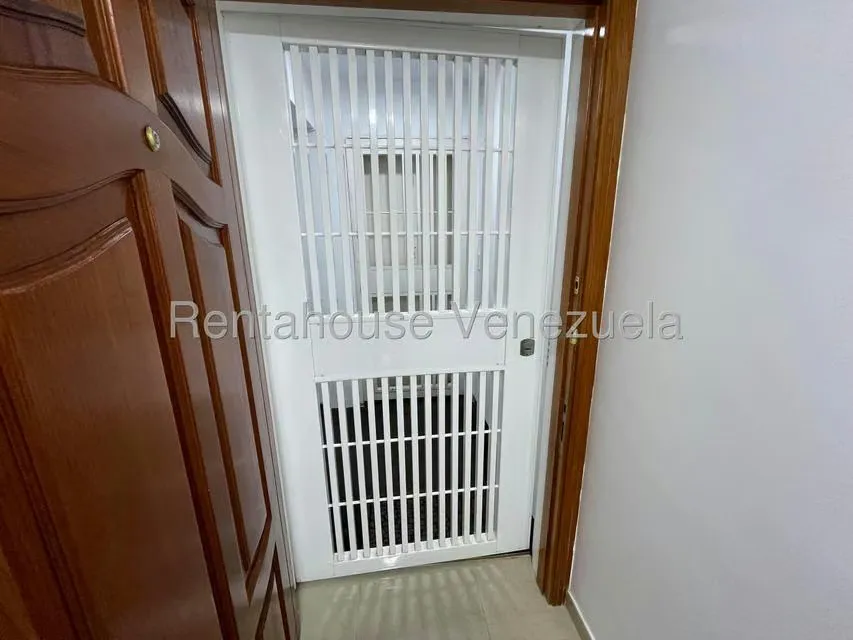 Apartamento (1 Nivel) en Alquiler en Los Naranjos del Cafetal, Distrito Metropolitano - 18