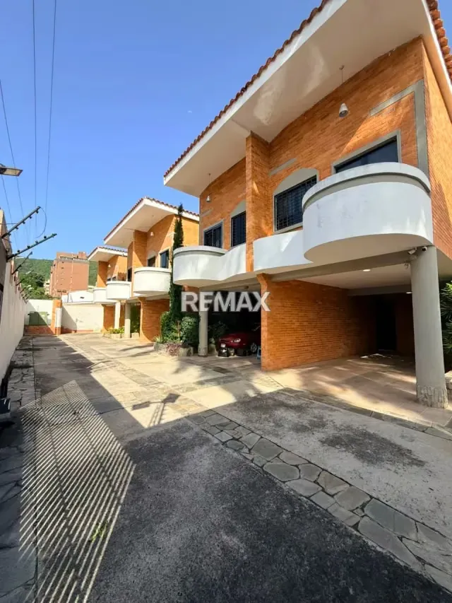 EN VENTA TOWNHOUSE EN PARQUE TRIGAL (TRIGAL CENTRO) - 2