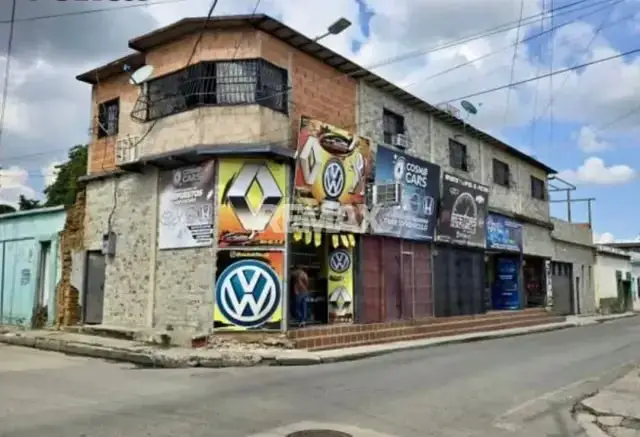 EN VENTA ZONA REPUESTERA EDIFICACION COMERCIAL AV MICHELENA