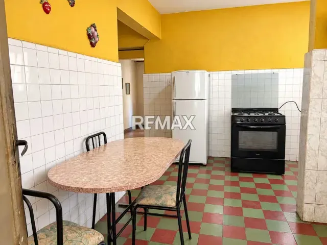 Casa Quinta de 325 m² para Remodelar en Los Chaguaramos - 2