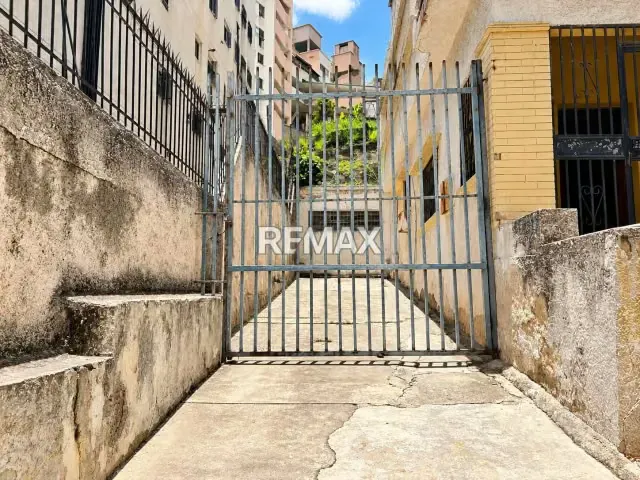 Casa Quinta de 325 m² para Remodelar en Los Chaguaramos - 4