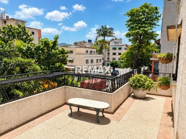 Casa Quinta de 325 m² para Remodelar en Los Chaguaramos - 9