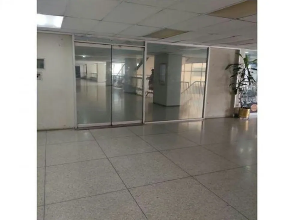 En Alquiler Local Comercial 120 mts2 Los Chaguaramos - 4