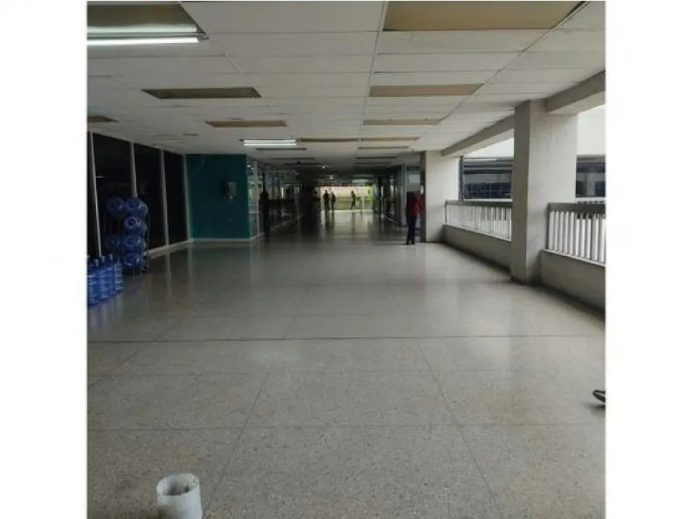 En Alquiler Local Comercial 120 mts2 Los Chaguaramos - 5
