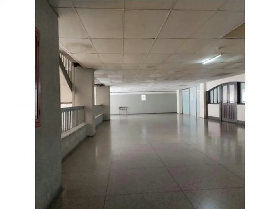 En Alquiler Local Comercial 120 mts2 Los Chaguaramos - 6