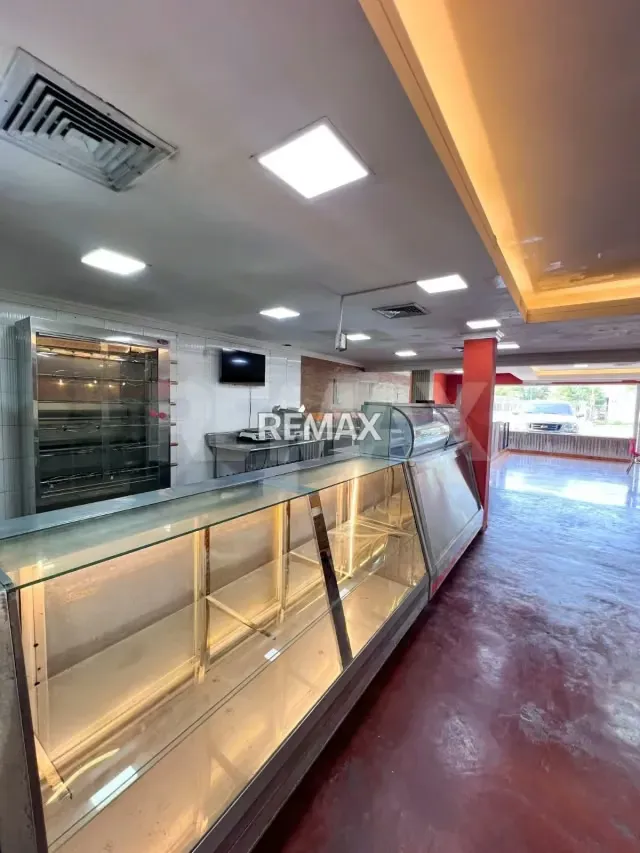 En venta local comercial equipado para restaurante en la Urbanización San Francisco - 8