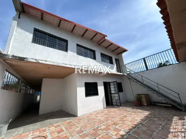 En Venta 2 Casas con terreno de 631 m2 con POZO DE AGUA y Potencial para construir 2 Apartamentos en San Francisco de Cúpira San Diego