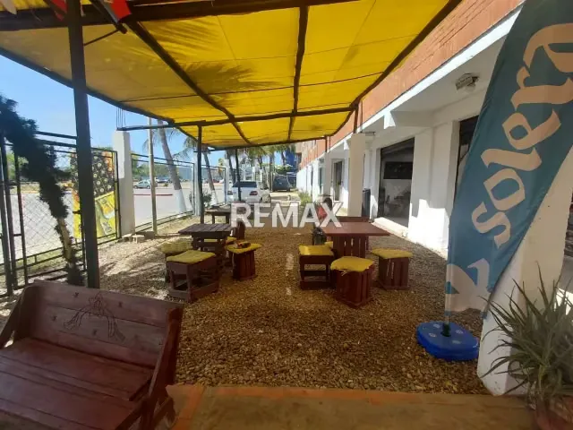 Vende: Oportunidad Premium de Inversión Frente al Mar | Complejo Mixto de 872 m² en el malecón Chichiriviche. - 3