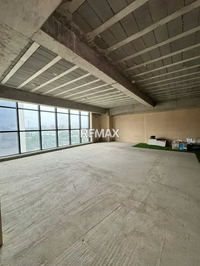 Oficina en venta En la Torre financiera de Lara Obra gris 100.5mts - 11