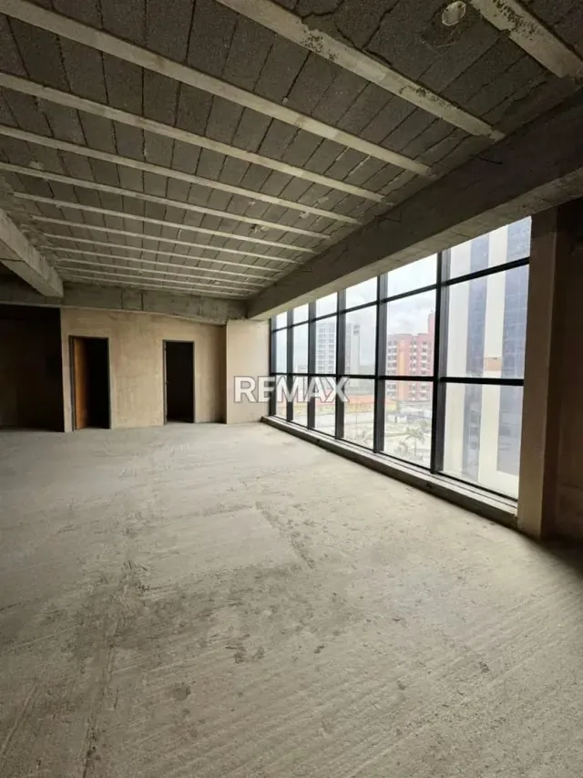 Oficina en venta En la Torre financiera de Lara Obra gris 100.5mts - 9