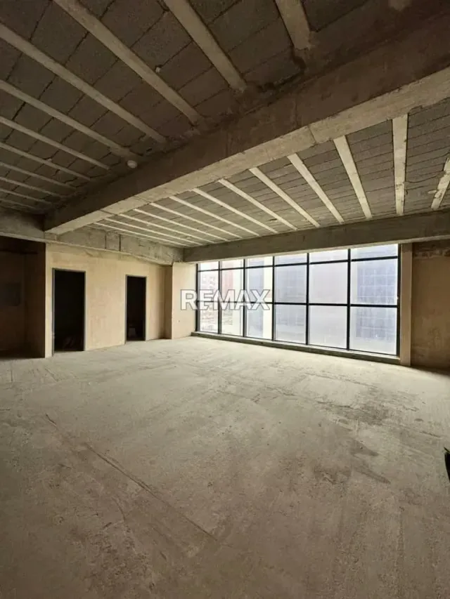 Oficina en venta En la Torre financiera de Lara Obra gris 100.5mts - 10