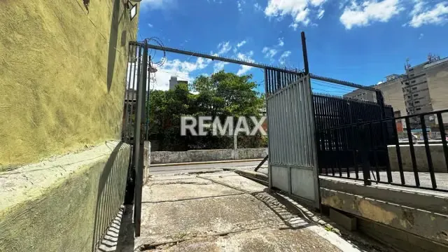 LOCAL COMERCIAL EN VENTA - URB. PARROQUIA ALTAGRACIA