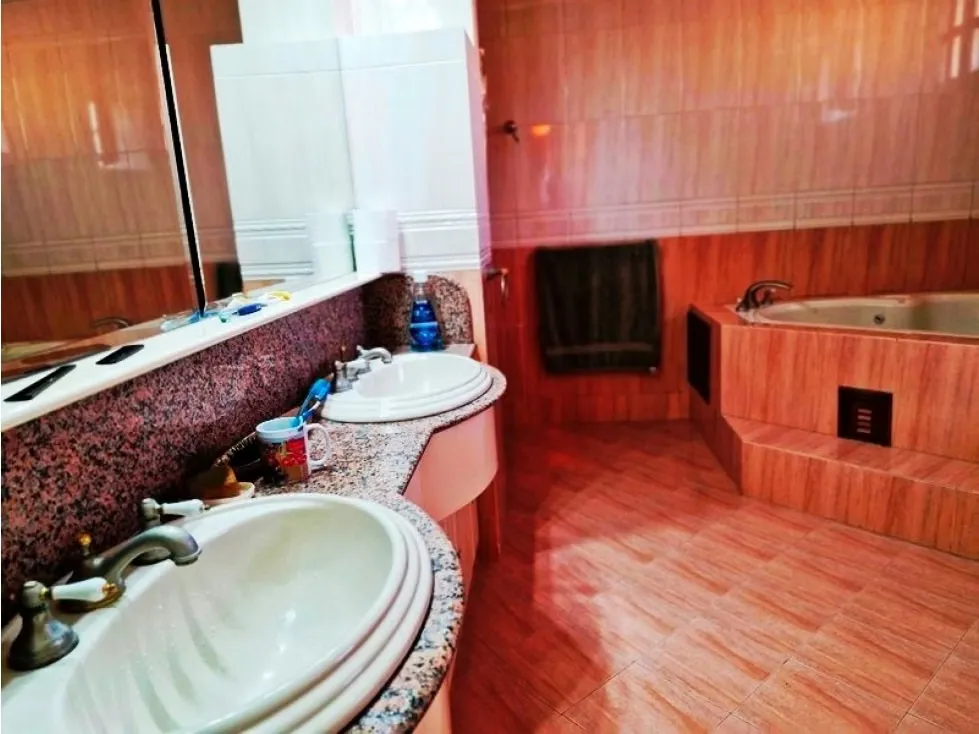 Alquilo casa 452m2 Los Naranjos 9932 - 29