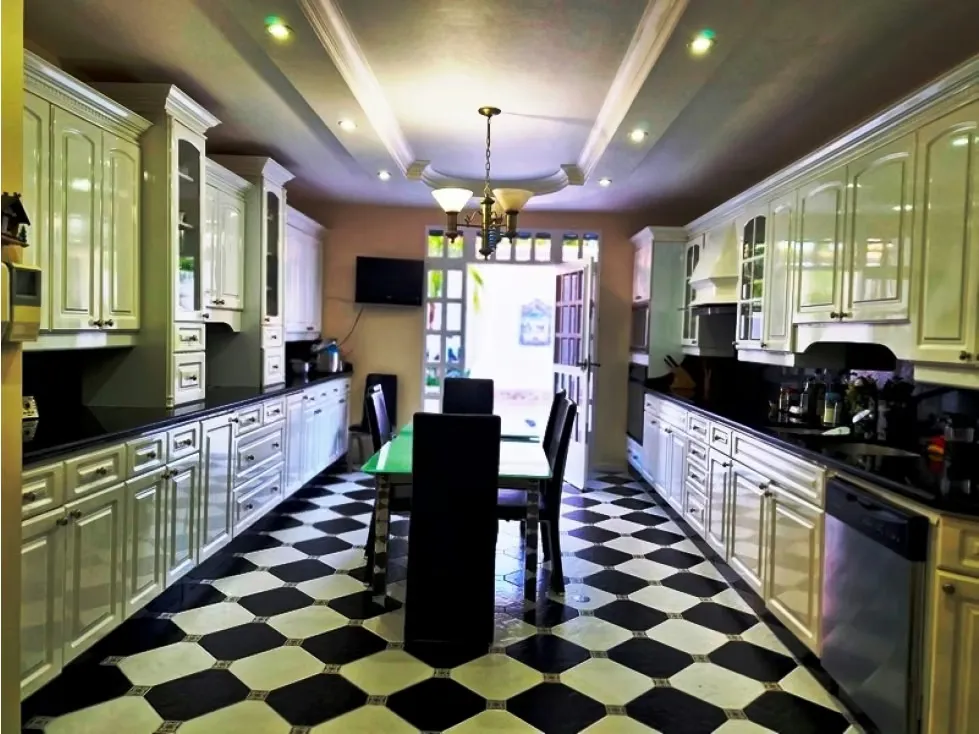 Alquilo casa 452m2 Los Naranjos 9932 - 9