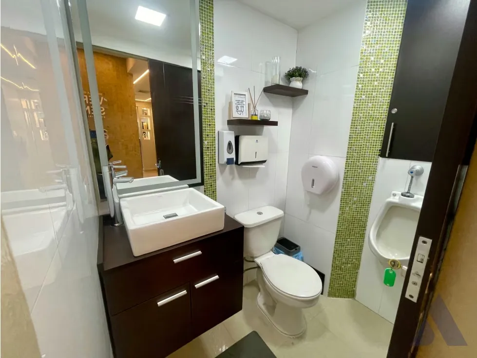 Se vende consultorio 114m2 El Rosal 6808 - 18