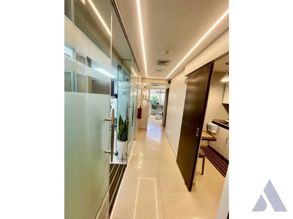 Se vende consultorio 114m2 El Rosal 6808 - 5