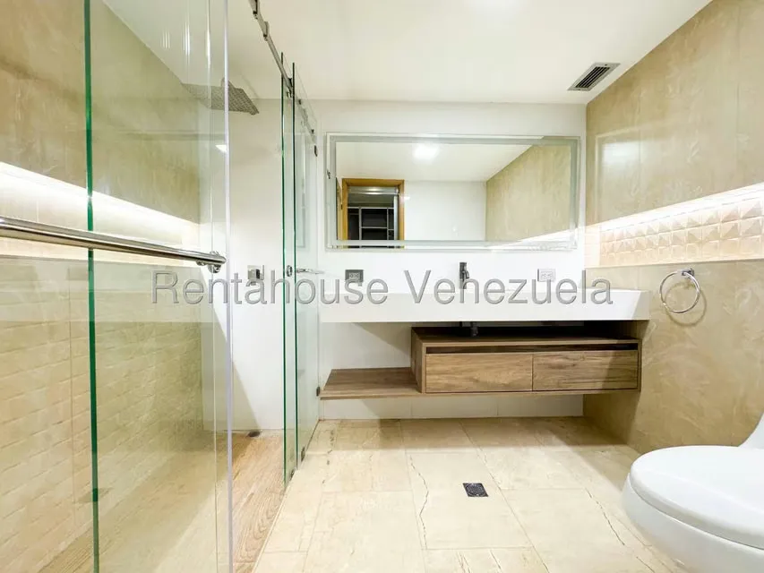 Apartamento (1 Nivel) en Venta en Los Chorros, Distrito Metropolitano - 36
