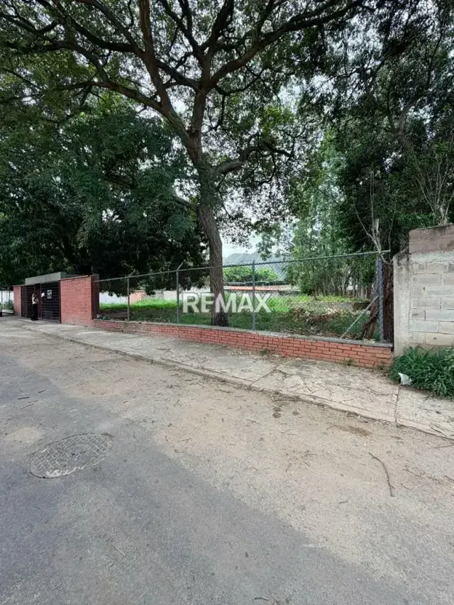 Terreno en venta Urb. Cantarrana