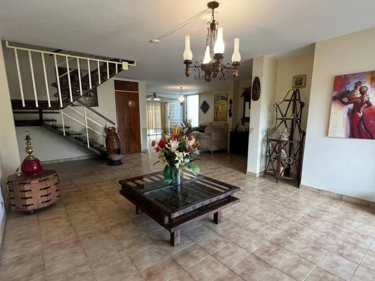 Venta Casa con gran potencial en La Trinidad