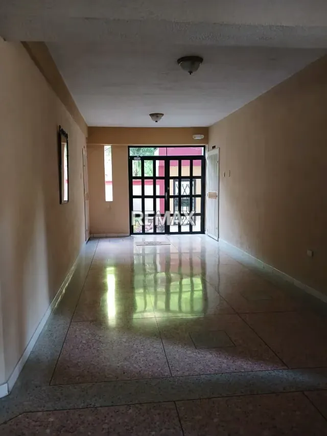 Apto en Venta Urb. Las Chimeneas Res. La Roca - 12