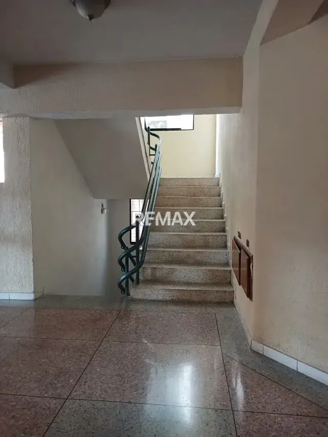 Apto en Venta Urb. Las Chimeneas Res. La Roca - 13