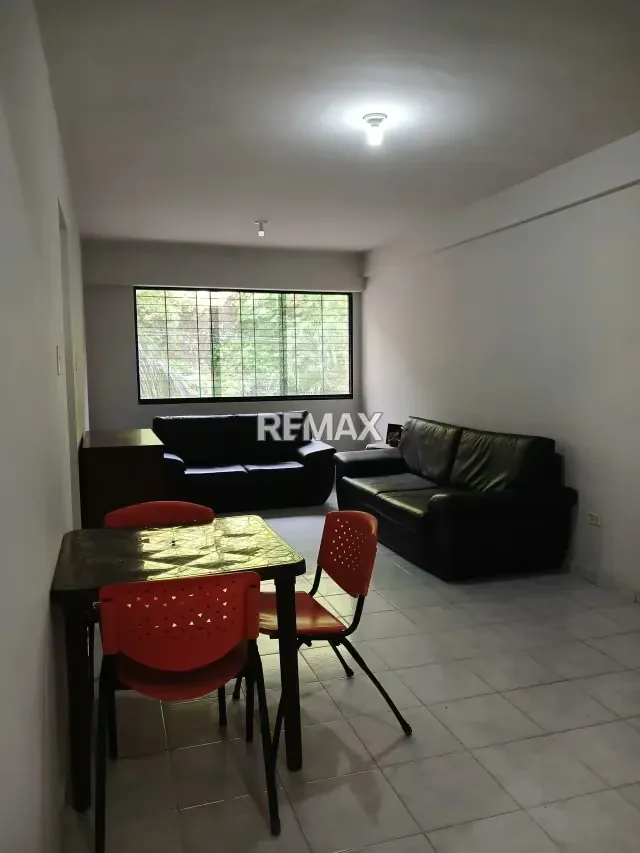 Apto en Venta Urb. Las Chimeneas Res. La Roca - 3