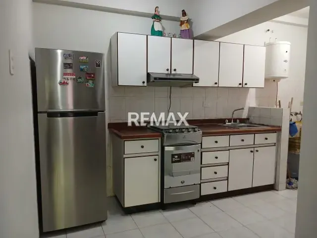 Apto en Venta Urb. Las Chimeneas Res. La Roca - 4