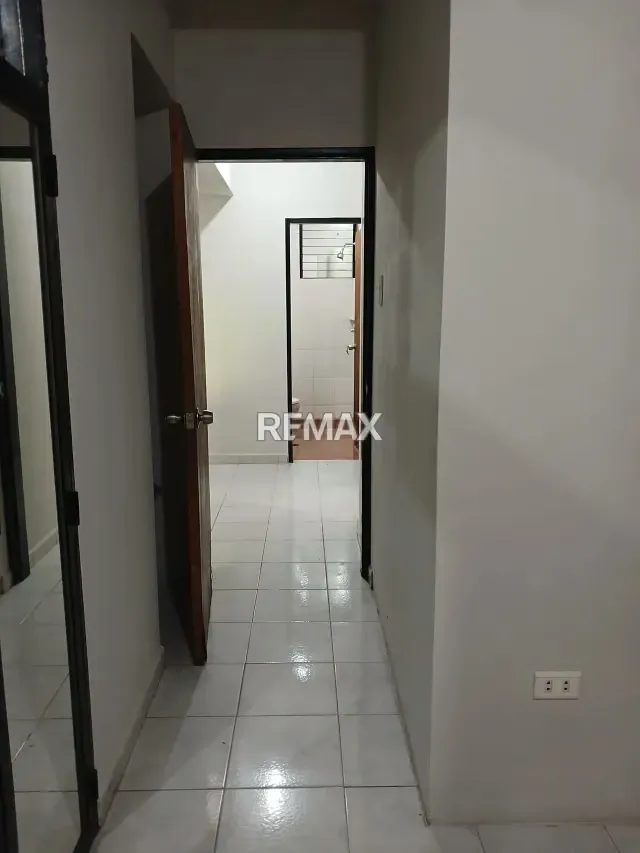 Apto en Venta Urb. Las Chimeneas Res. La Roca - 8
