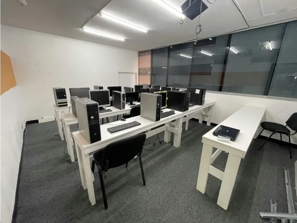 Vendo/alquilo oficina 234m2 Torre Roraima 8296 - 6
