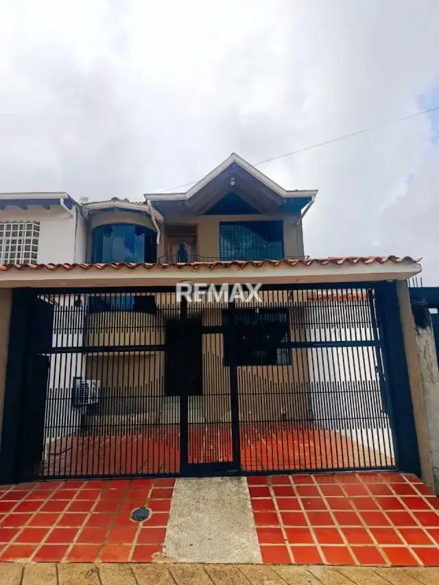 Casa en Alquiler: Espaciosa y Privada en Villa Araure