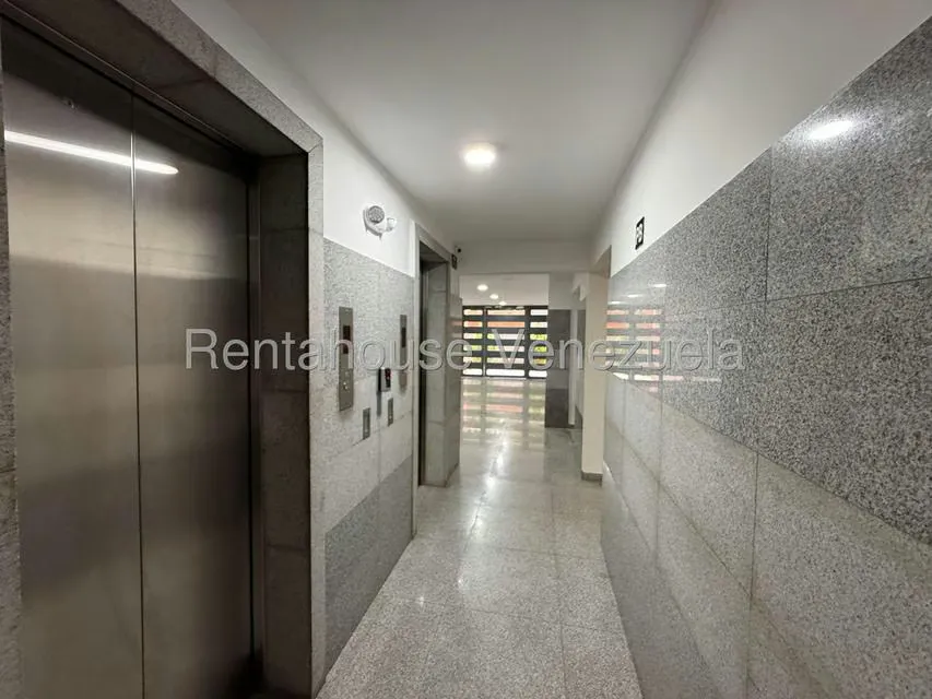 Apartamento (1 Nivel) en Venta en Colinas de La Tahona, Distrito Metropolitano - 23