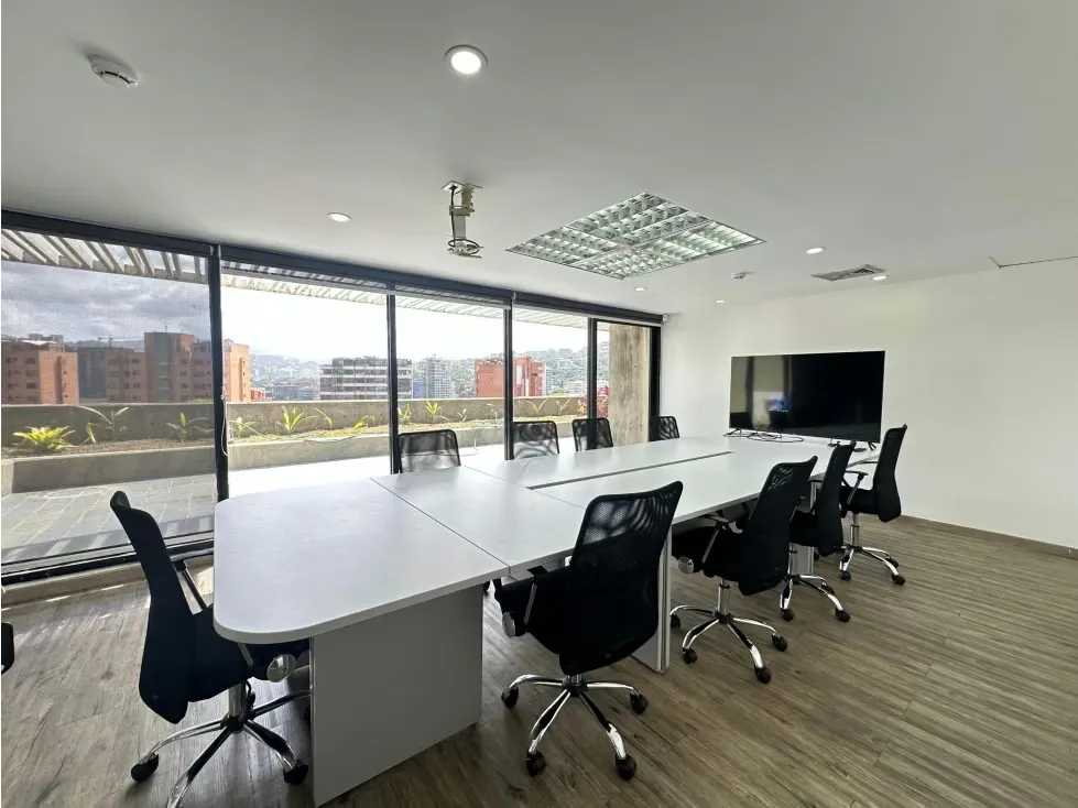 Se vende oficina 450m² con terraza en El Rosal