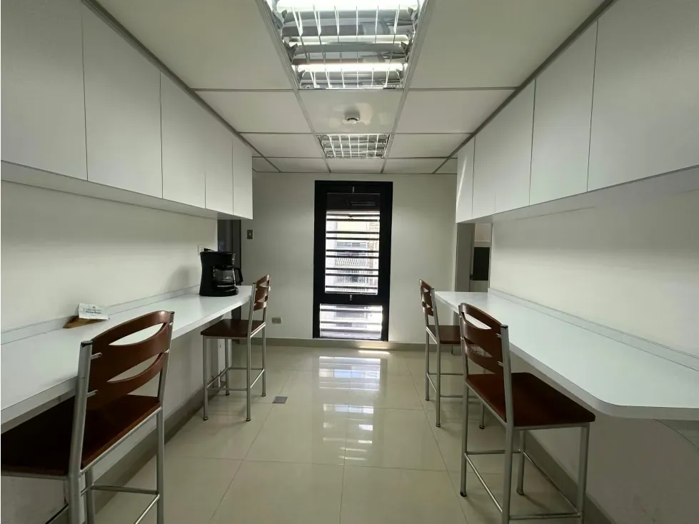 Se vende oficina 450m² con terraza en El Rosal - 11